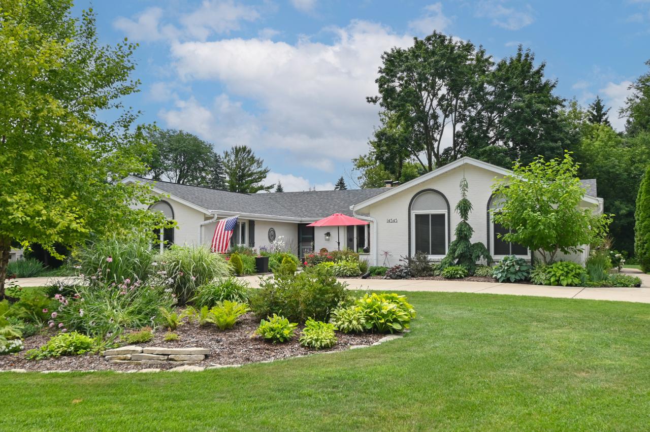 14545 Ridgemoor Dr, Elm Grove, WI 53122