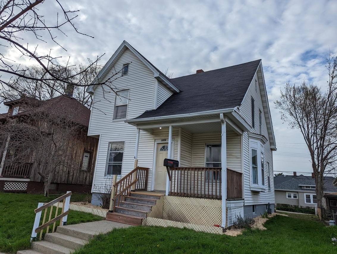 3806 Wright Ave, Racine, WI 53405