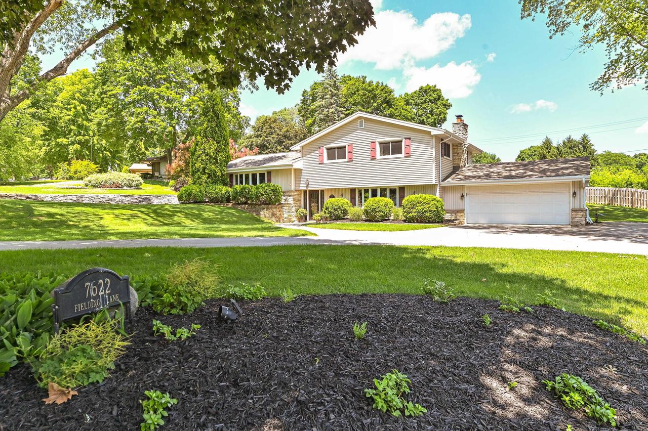 7622 Fielding Ln, Greendale, WI 53129