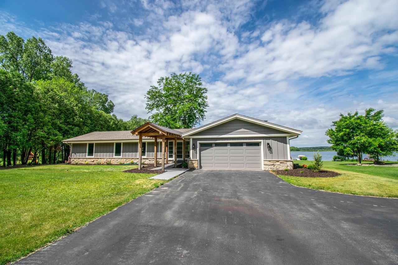 5221 Little Cedar Ln, West Bend, WI 53095