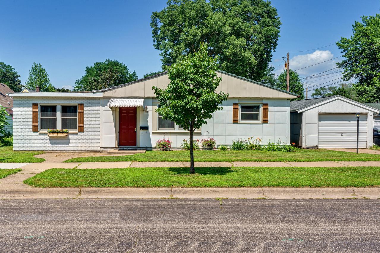 2011 Park Ave, La Crosse, WI 54601