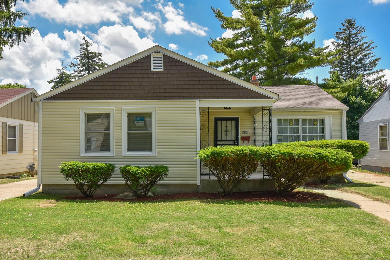 1913 W Eggert Pl, Milwaukee, WI 53209