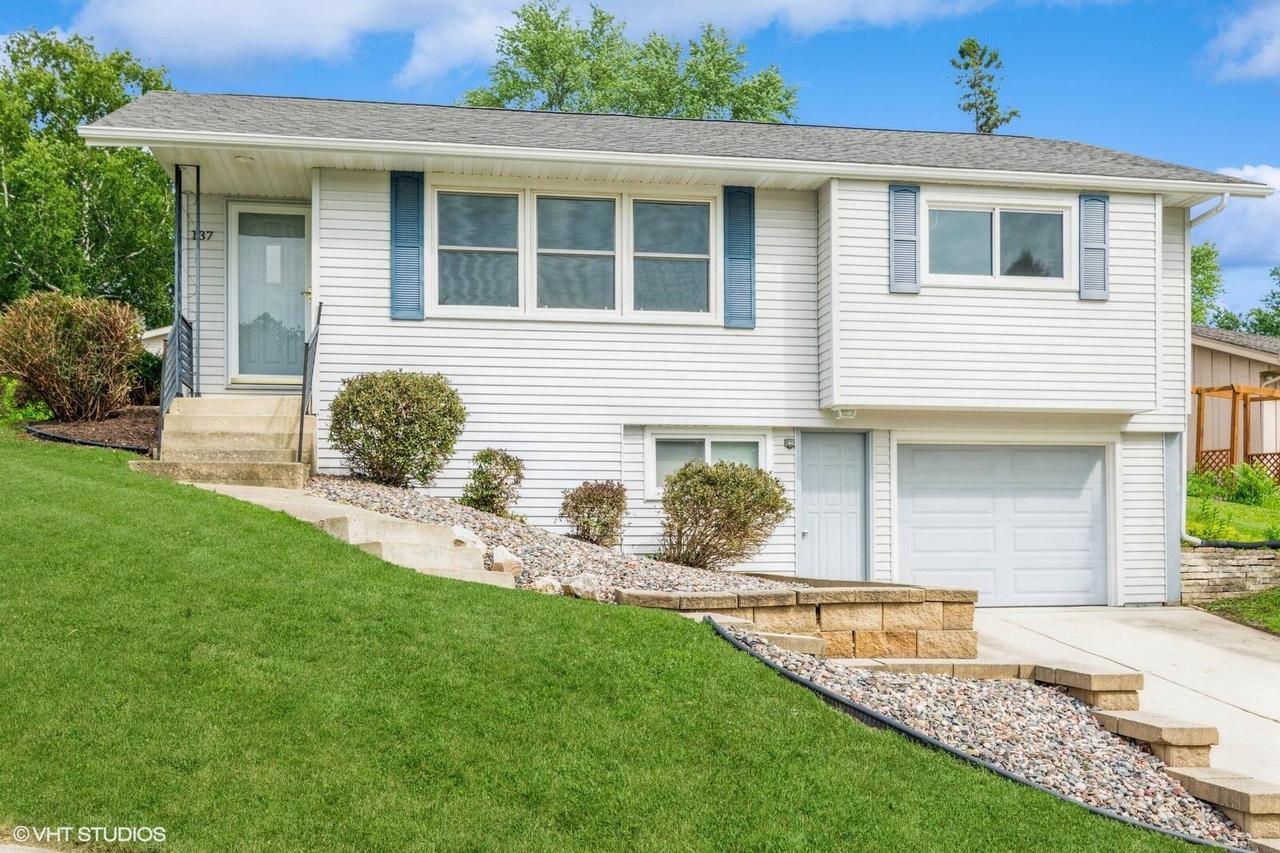 137 S South Wind Trl, Horicon, WI 53032