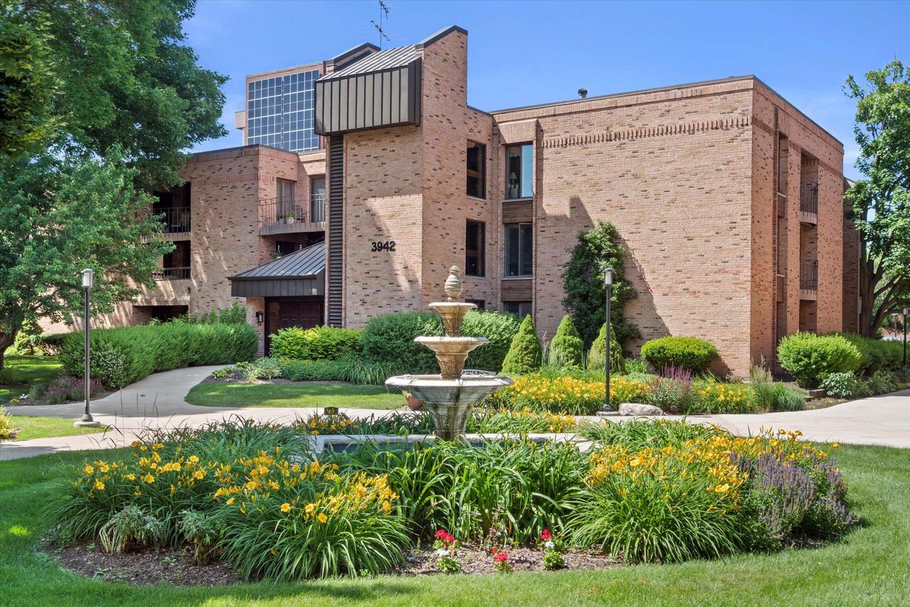 3942 N Oakland Ave #336, Shorewood, WI 53211