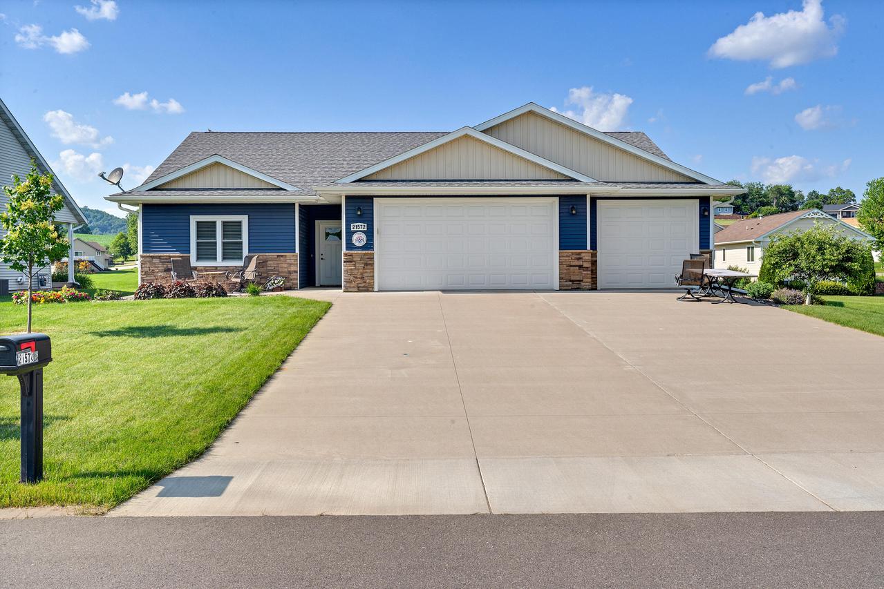 21572 Somerset Downs Ln, Galesville, WI 54630
