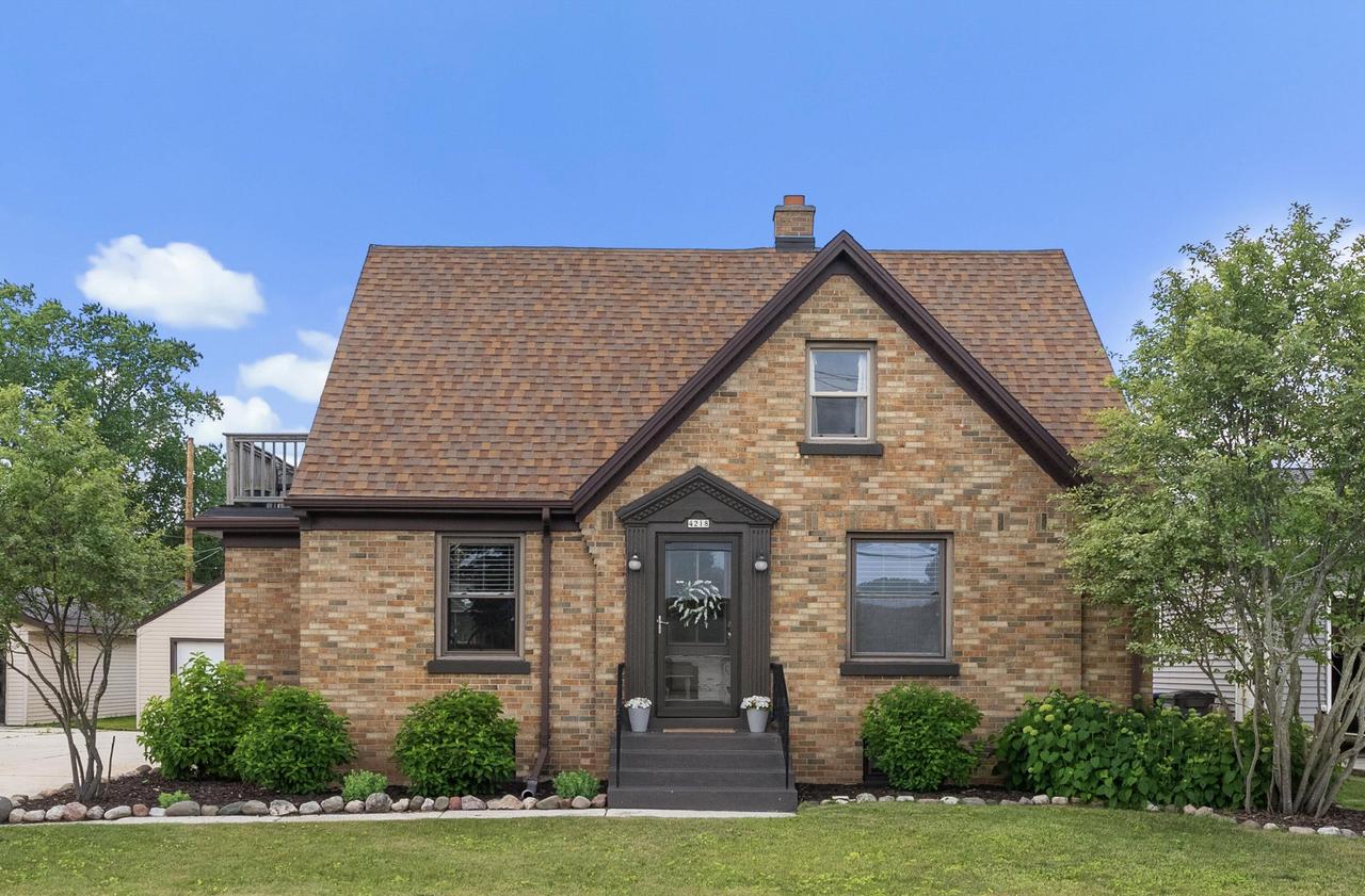 4218 S 12th St, Sheboygan, WI 53081