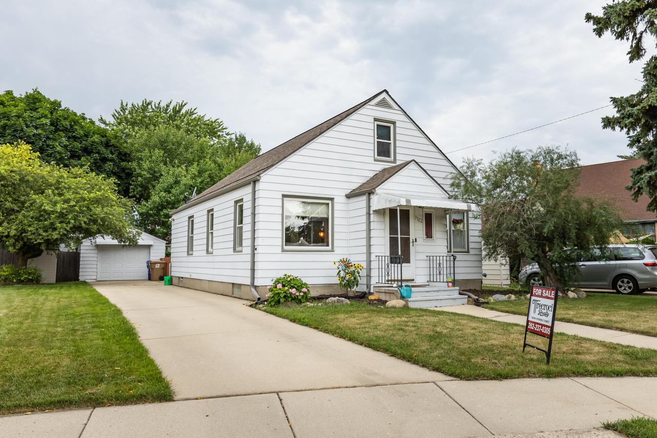 7522 25th Ave, Kenosha, WI 53143