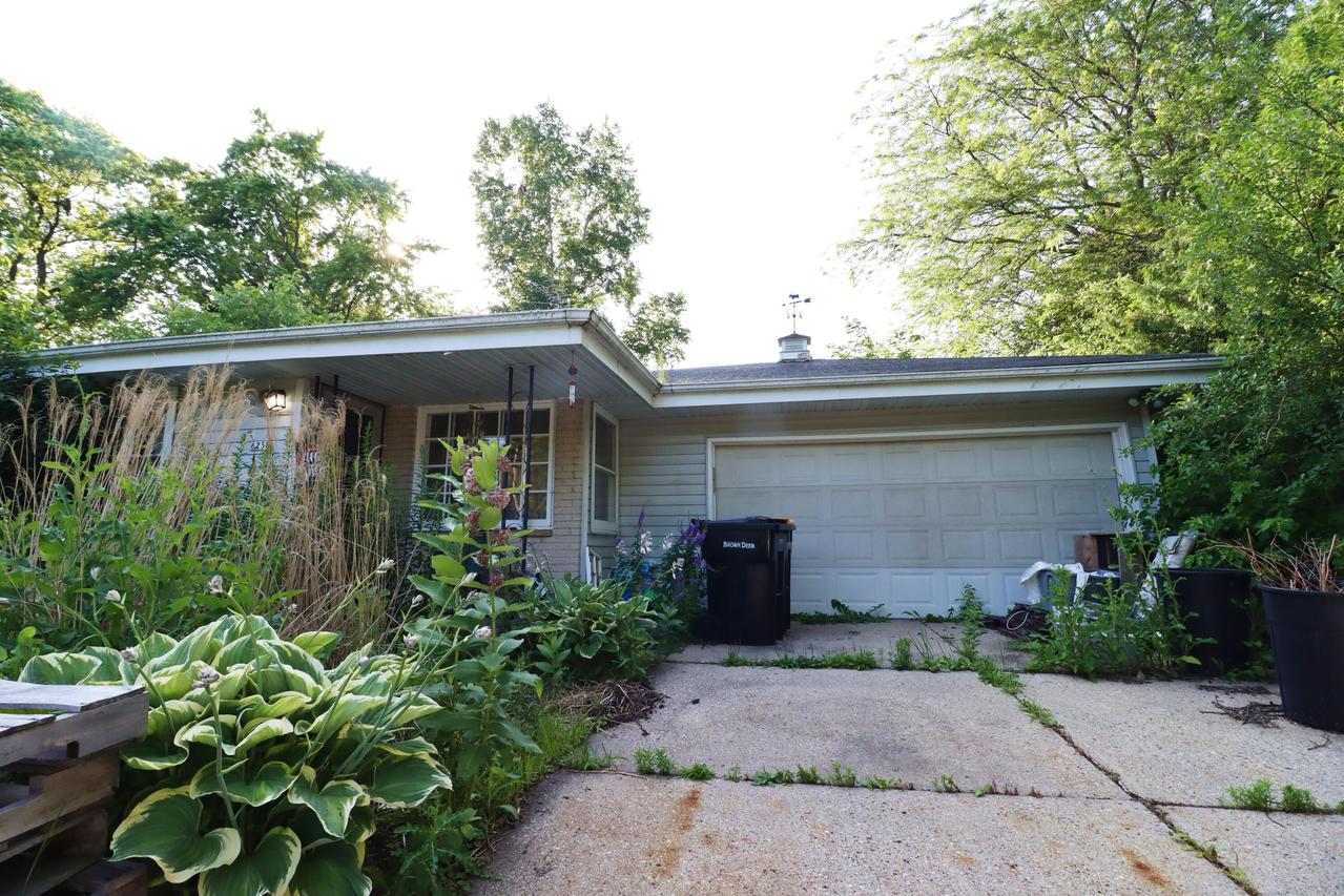 6258 W Tower Ave, Brown Deer, WI 53223