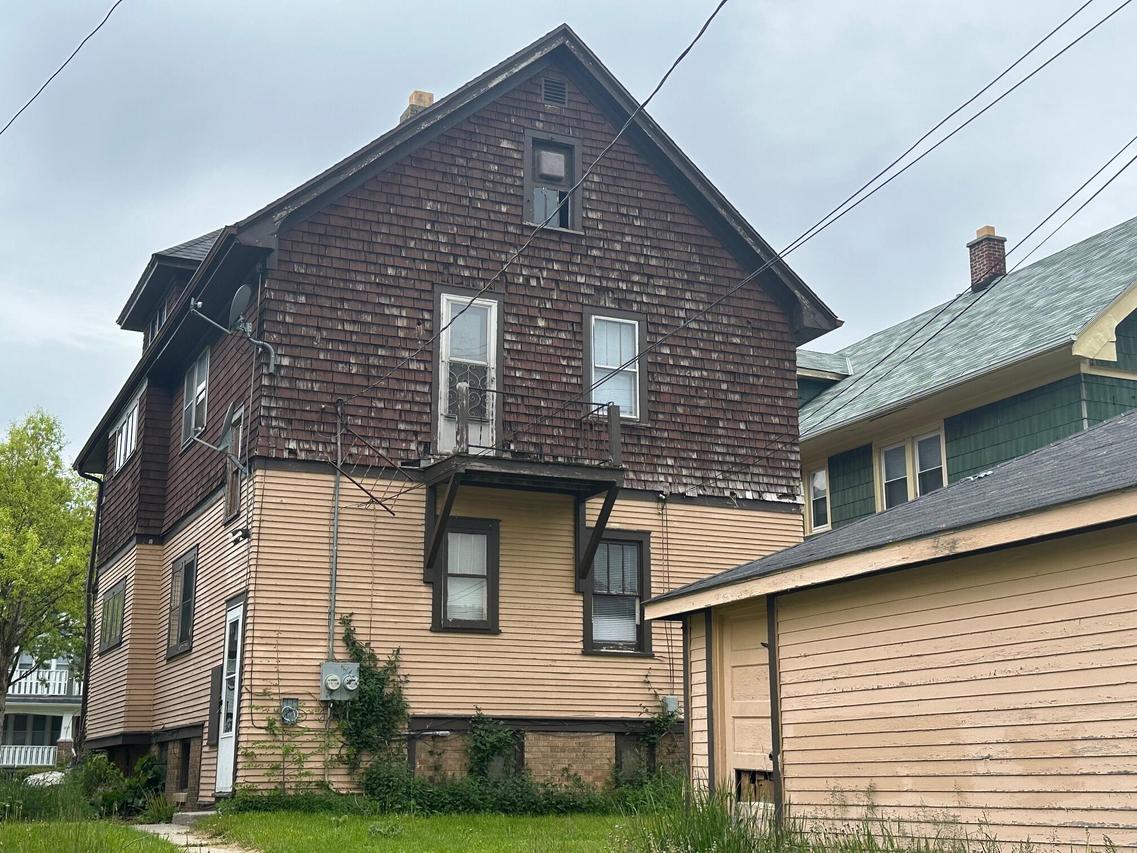 2838 N 49th St, Milwaukee, WI 53210