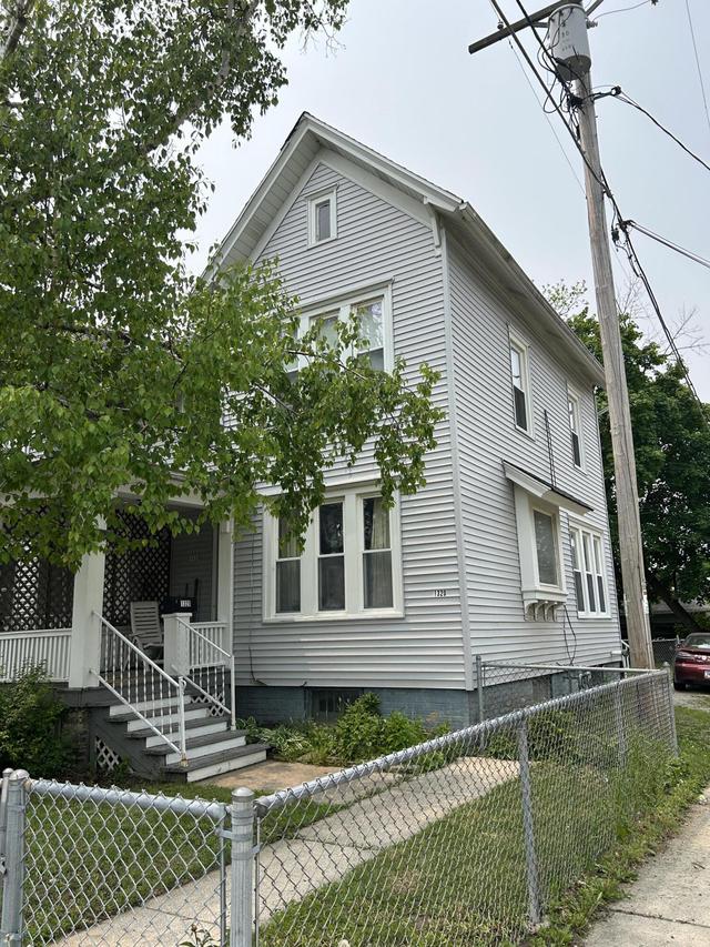 1320 Thurston Ave, Racine, WI 53405