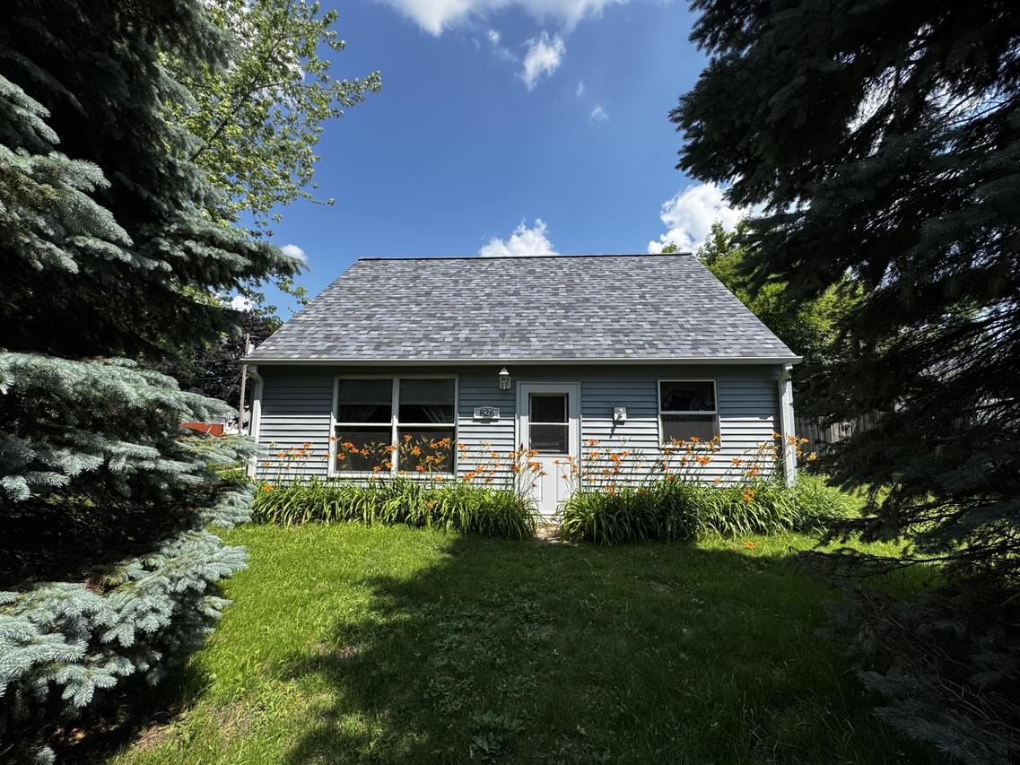 826 Lakeview Ave, South Milwaukee, WI 53172