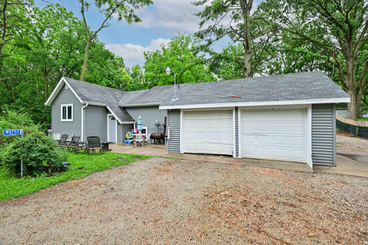 W8753 Ridge Rd, Richmond, WI 53115
