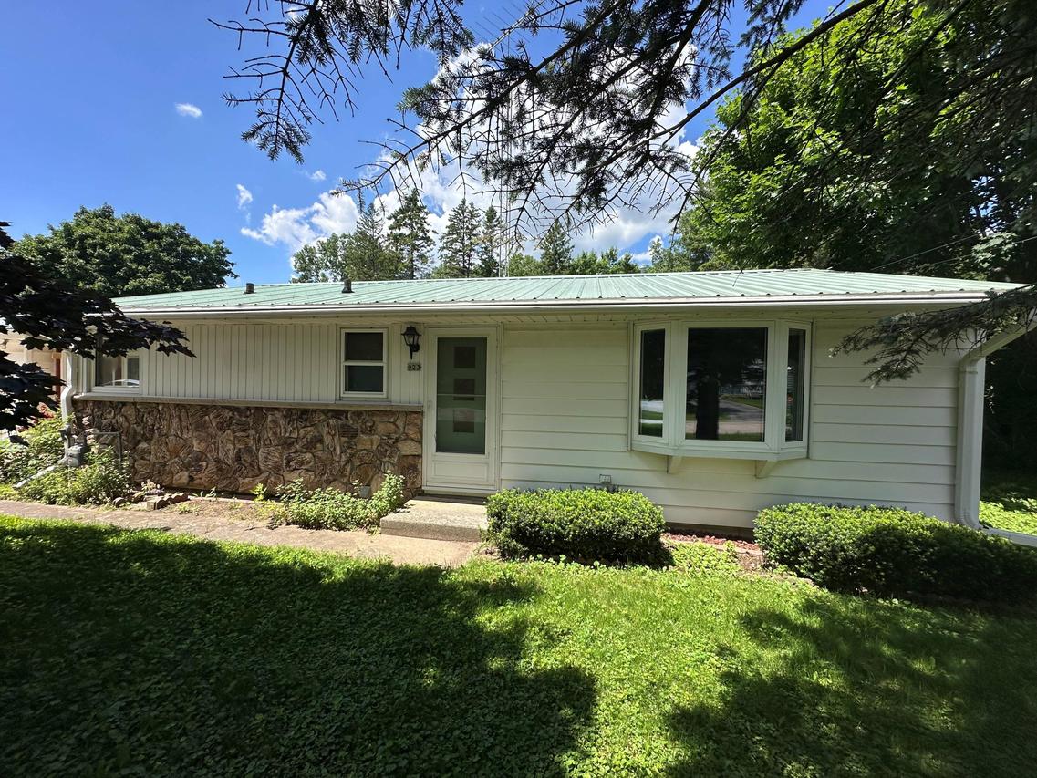 923 Laduron Dr, Mishicot, WI 54228