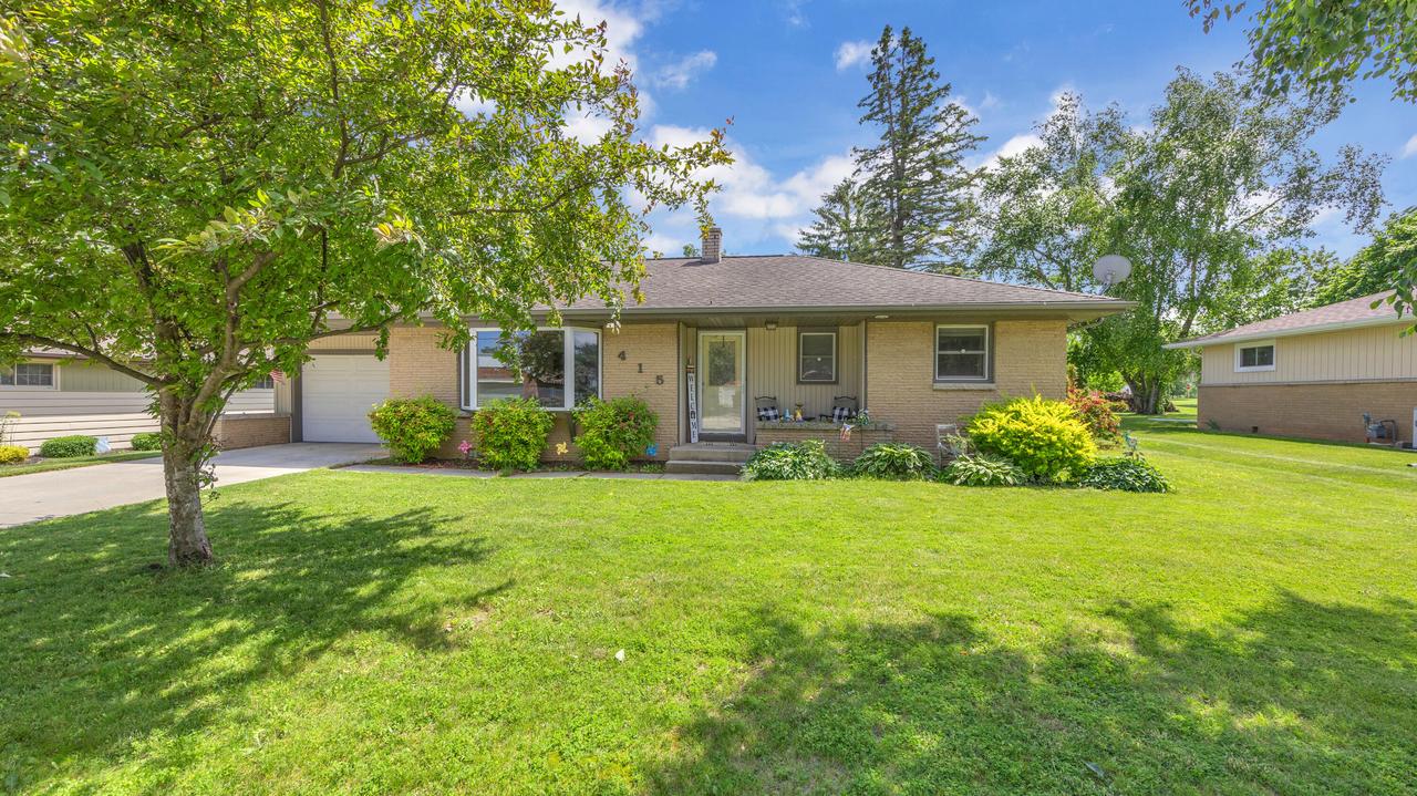 415 Forest Home Dr, Francis Creek, WI 54214