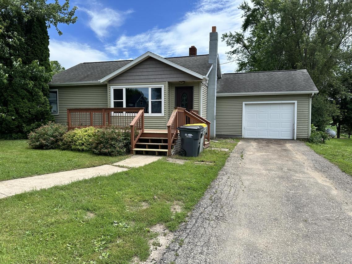 304 Clark St, Melrose, WI 54642