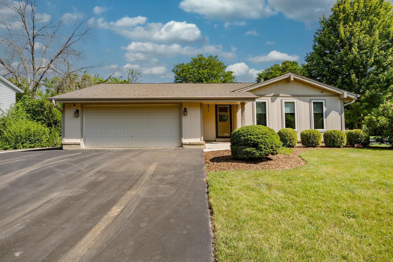 2202 Lander Ln, Waukesha, WI 53188