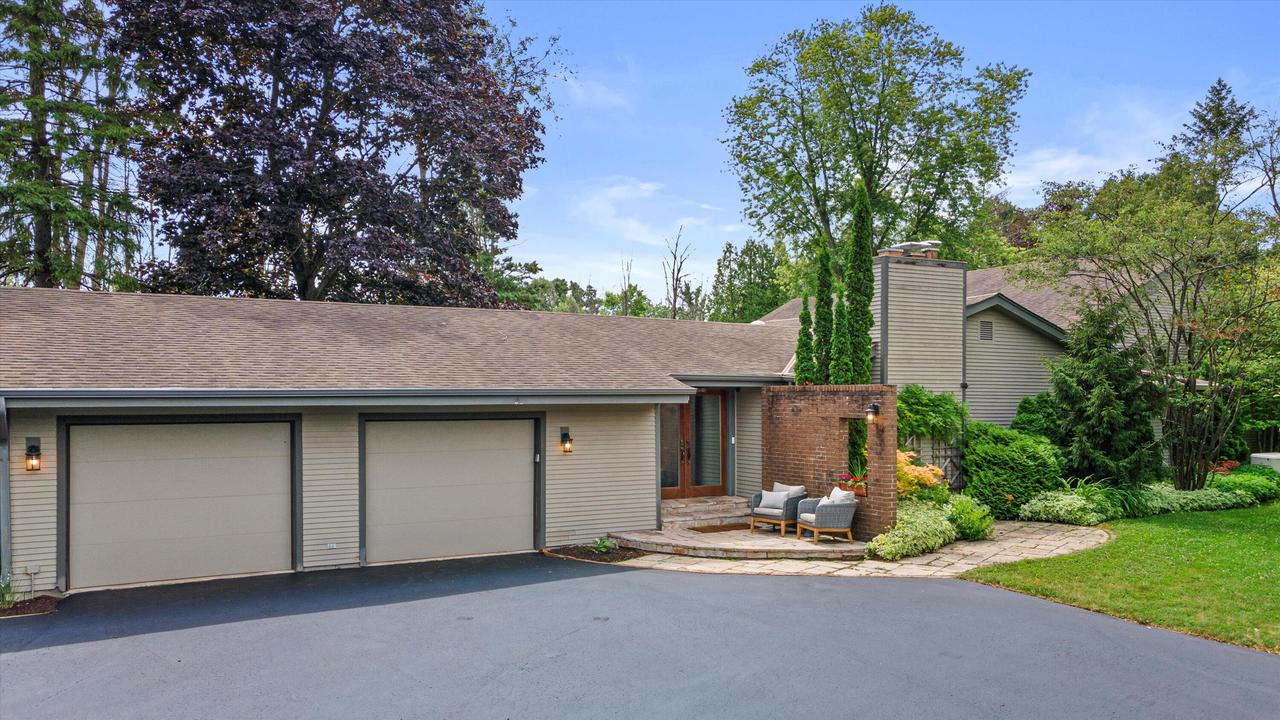 1465 W County Line Rd, River Hills, WI 53217