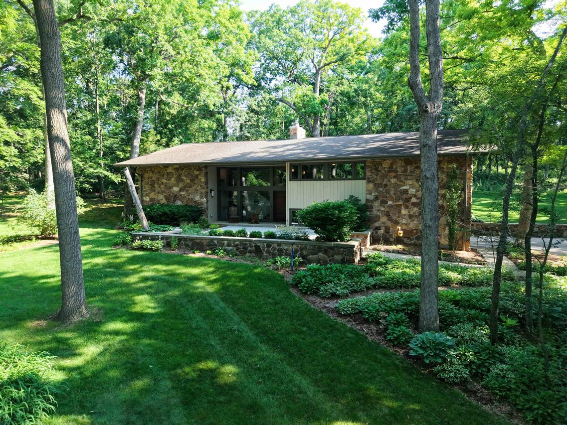 N10W27394 Rolling Ridge, Pewaukee, WI 53188