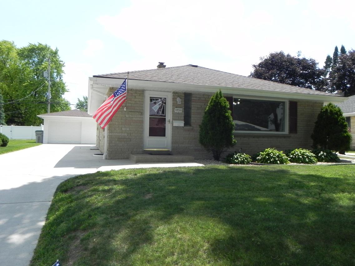 1711 W Plainfield Ave, Milwaukee, WI 53221