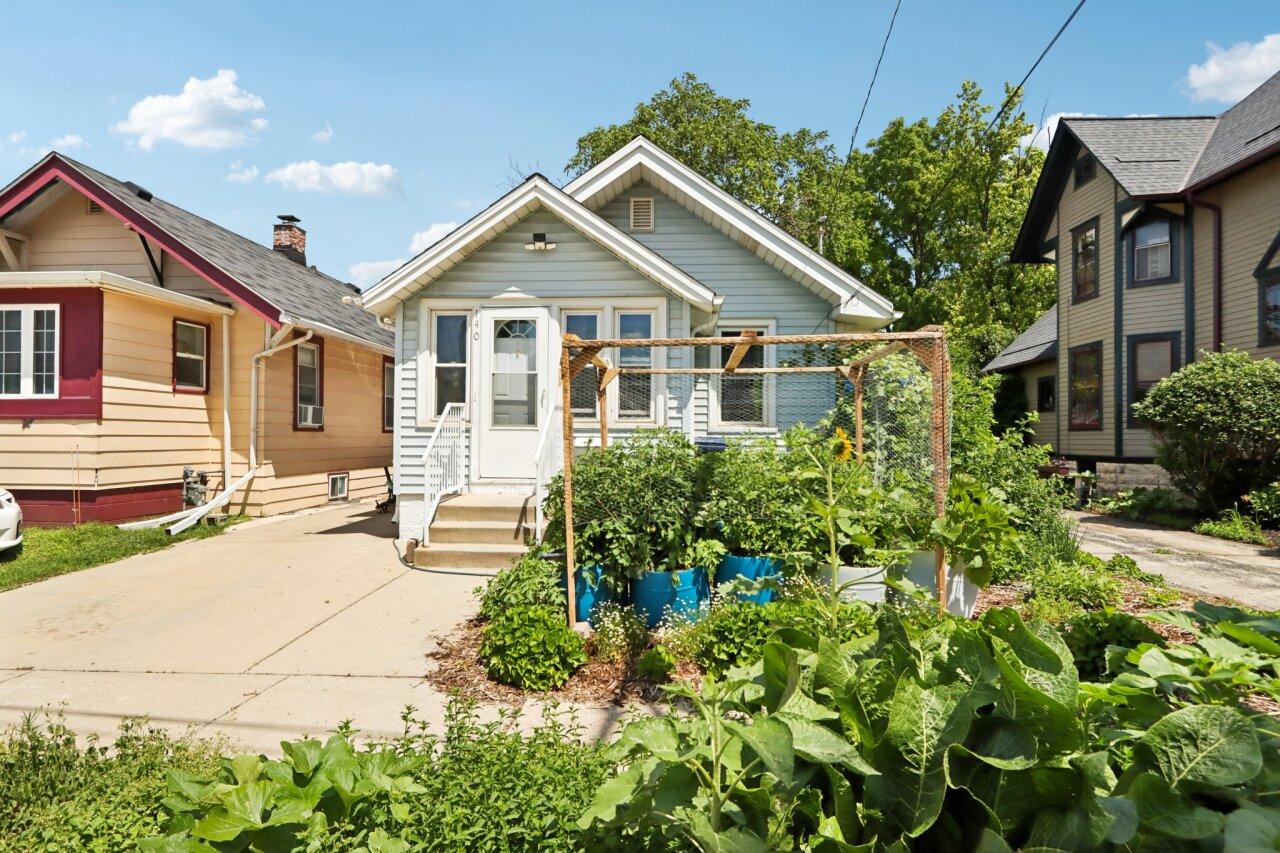 140 Cook St, Waukesha, WI 53186