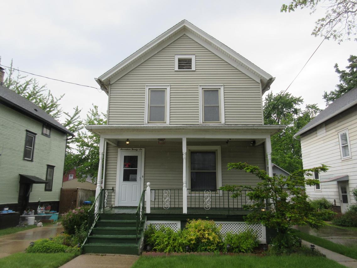 1726 Charles St, Racine, WI 53404