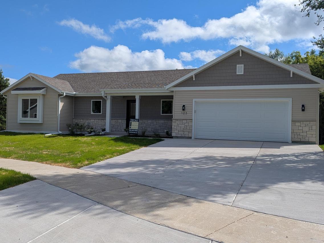 123 Vista Del Parco Dr, Sullivan, WI 53178