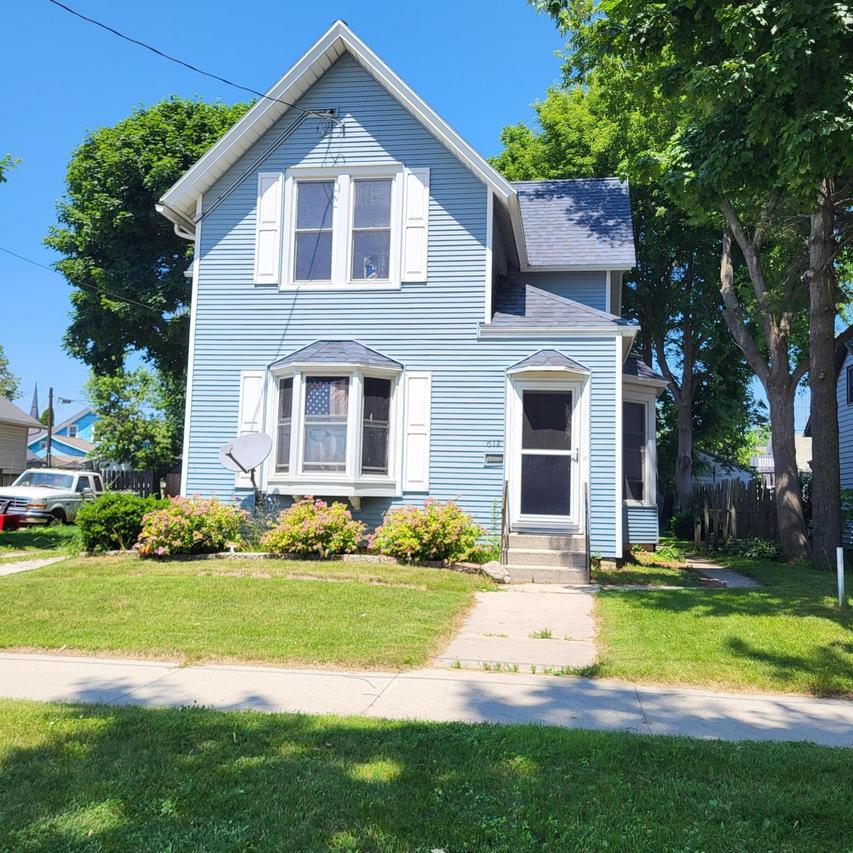 612 Buffalo St, Manitowoc, WI 54220