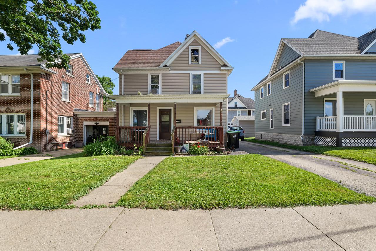 323 W Maple Ave, Beaver Dam, WI 53916