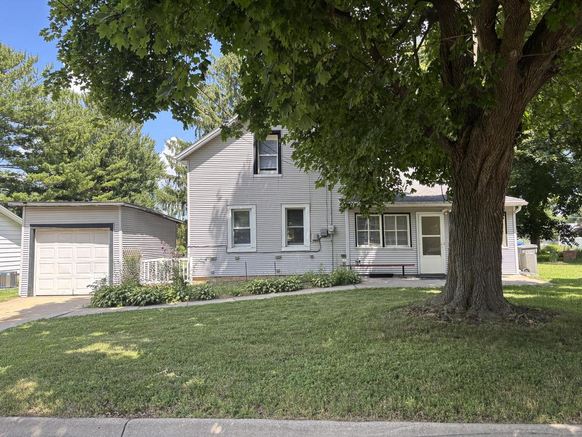 228 Lounsbury St, Watertown, WI 53098