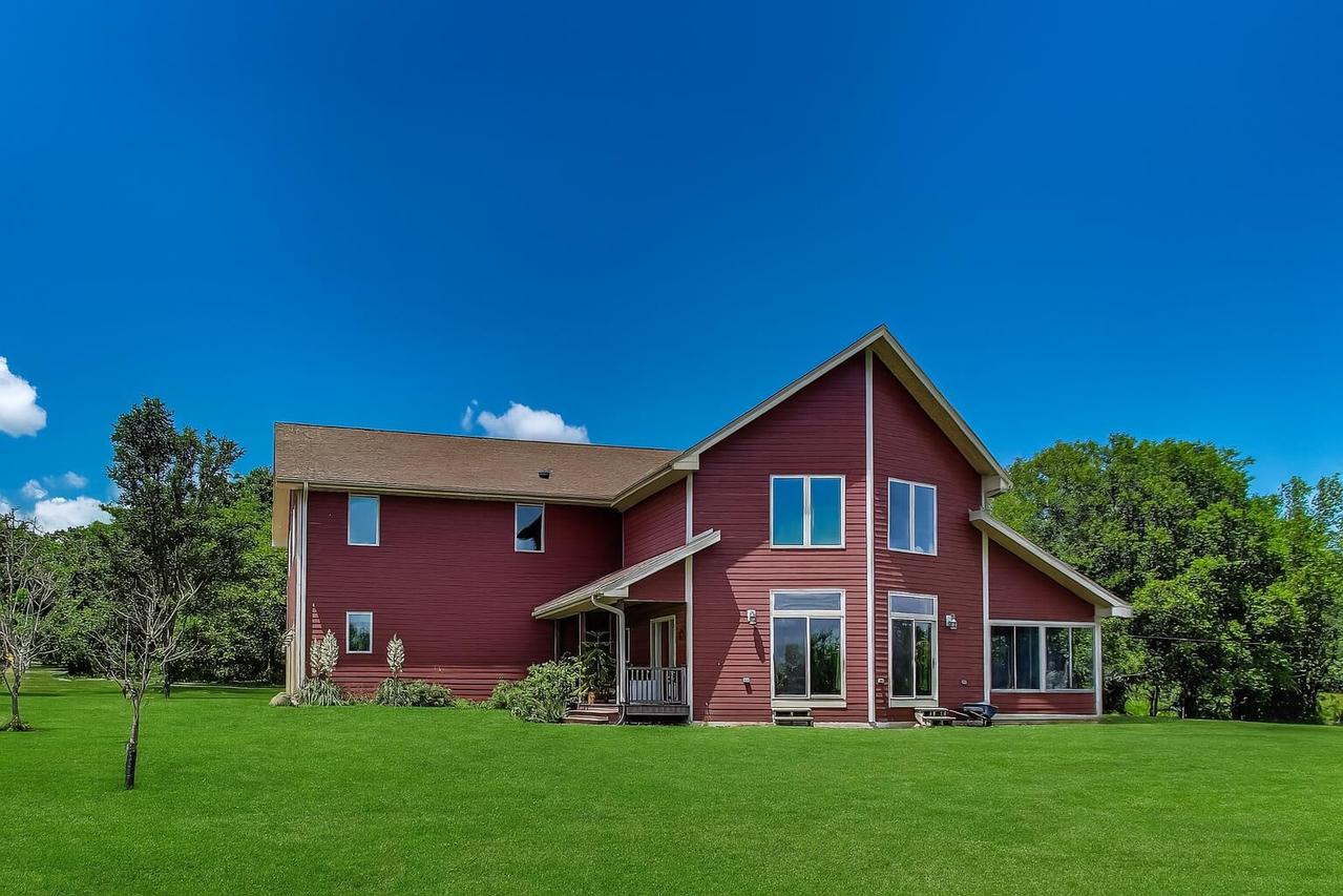 8617 Fox River, Salem Lakes, WI 53105