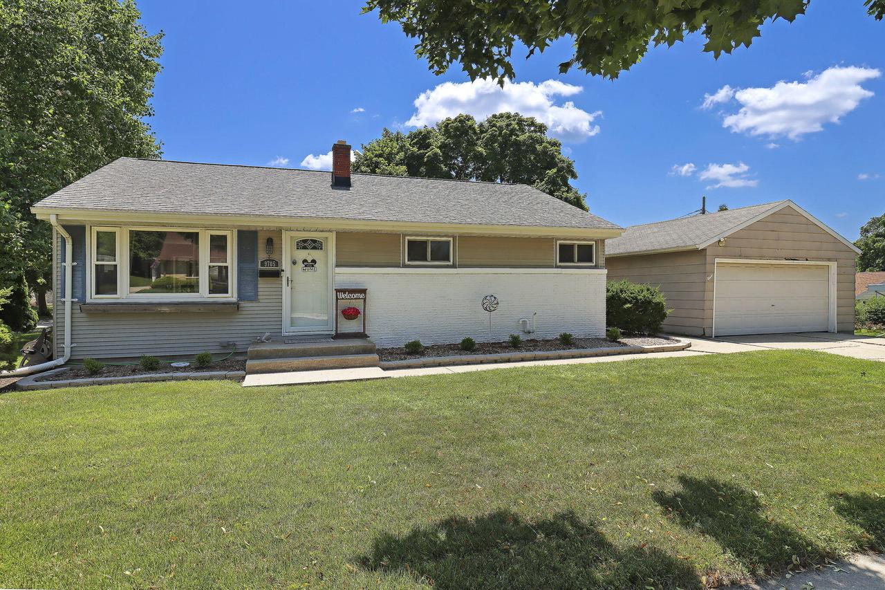 9705 W Montana Ave, West Allis, WI 53227