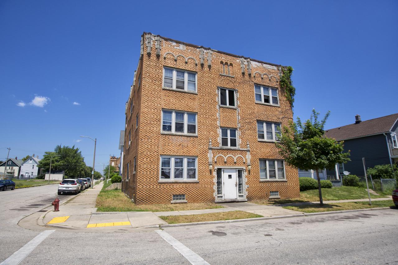 1242 W Highland Ave, Milwaukee, WI 53233