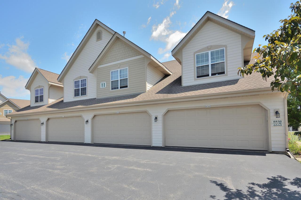 8536 S Stratford Rd, Oak Creek, WI 53154