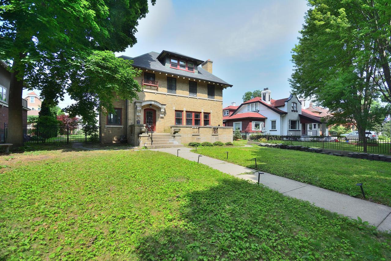 2019 N Hi Mount, Milwaukee, WI 53208