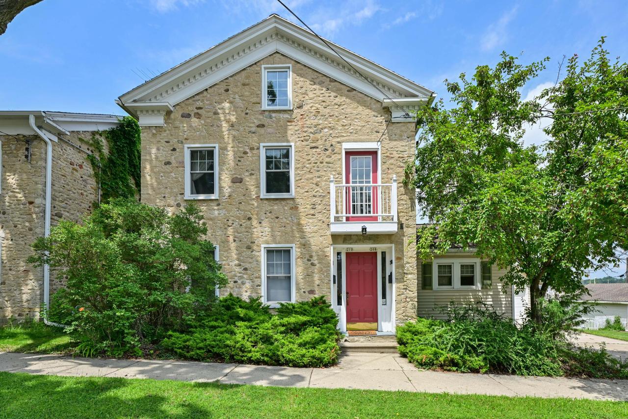 208 W Jefferson St #210, Burlington, WI 53105