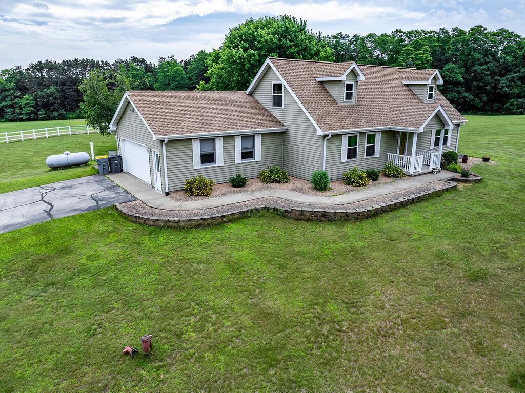 N9028 Moen Rd, Holland, WI 54636
