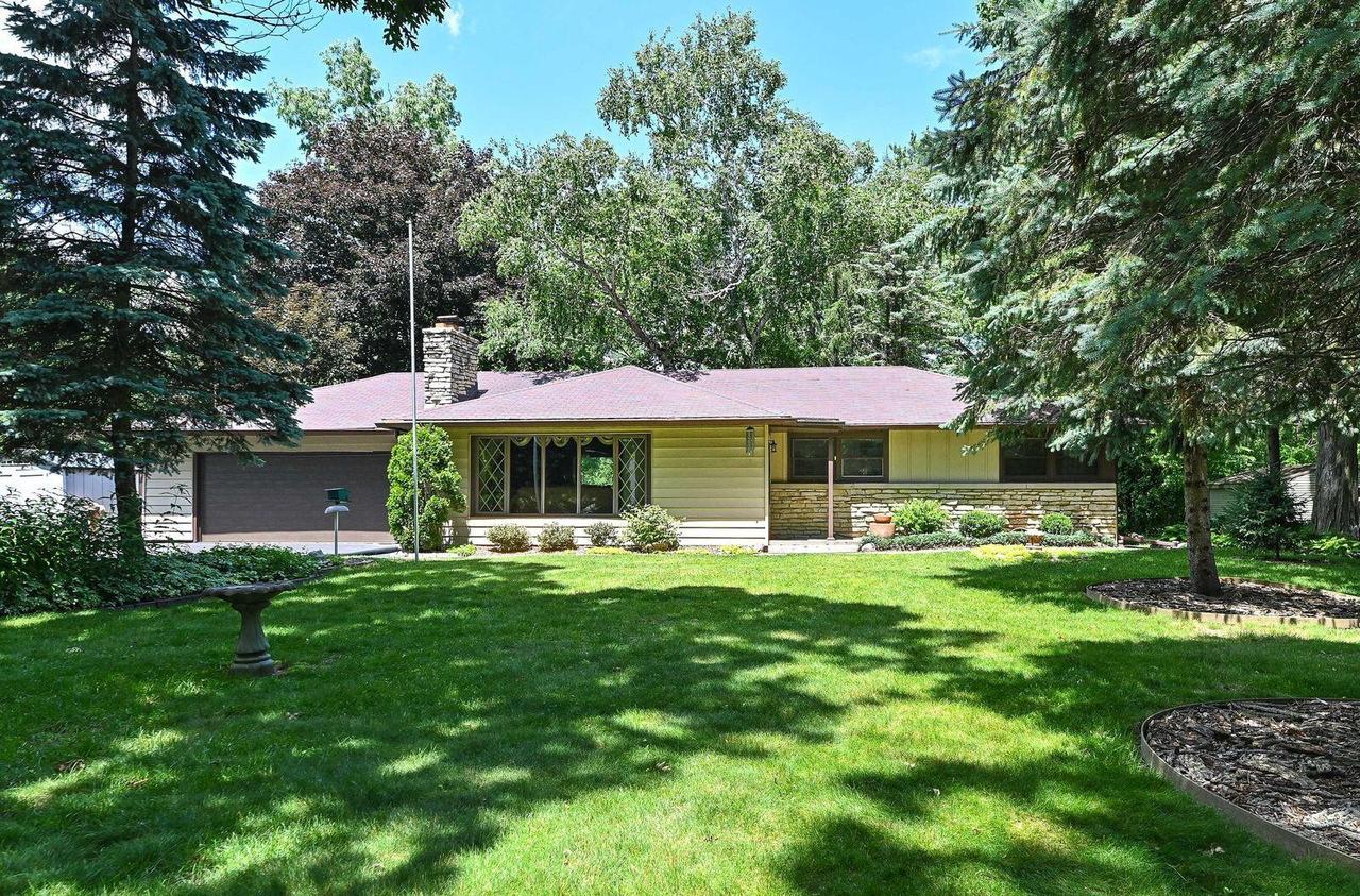 3830 W Southland Dr, Franklin, WI 53132