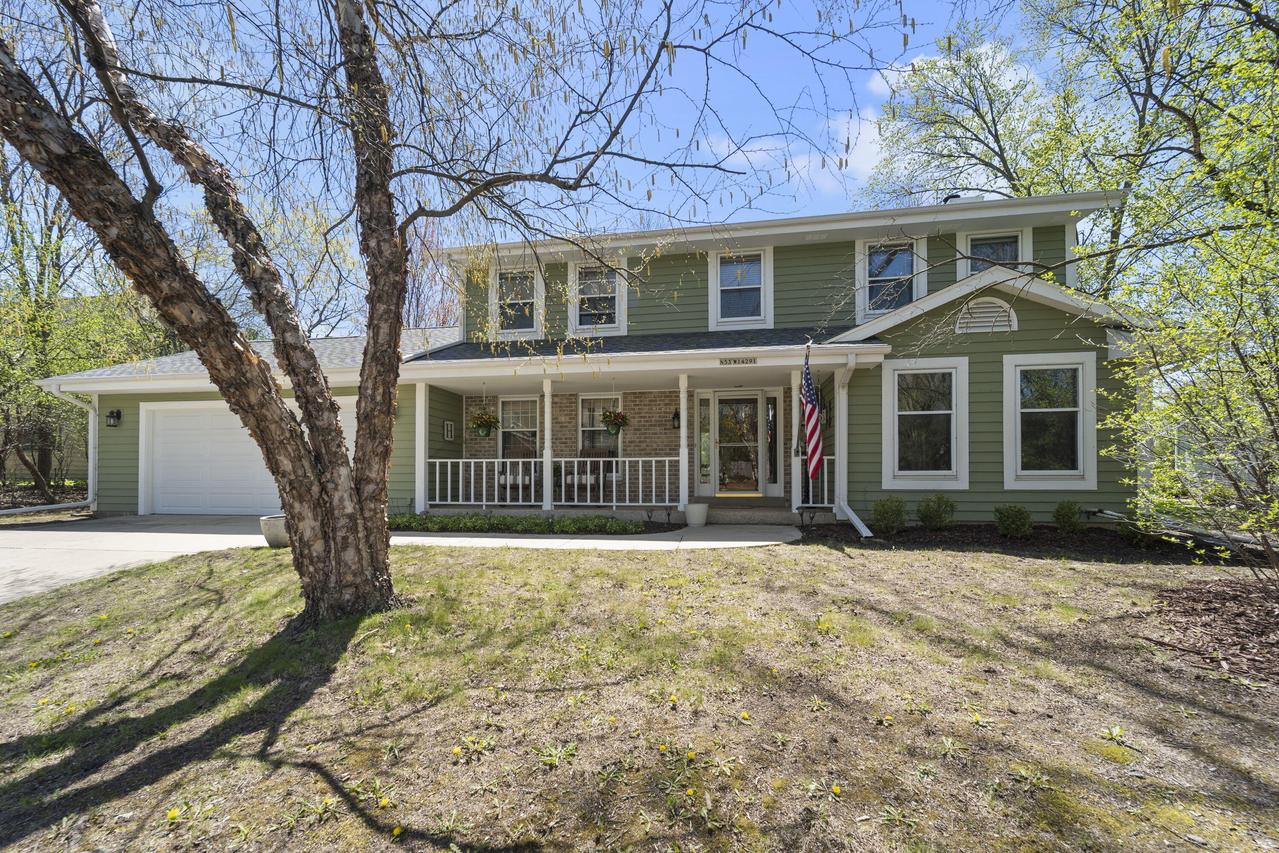 N53W14291 Invery Dr, Menomonee Falls, WI 53051