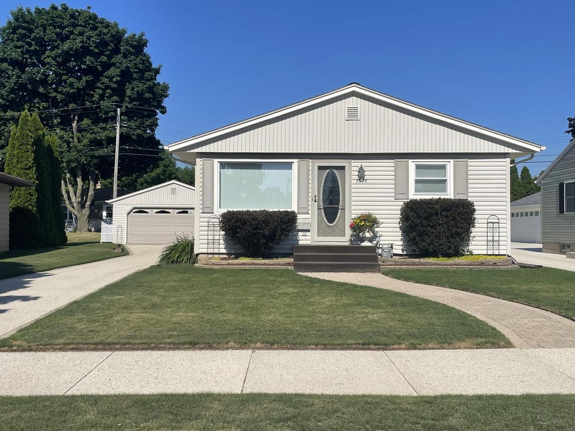 2828 S 11th Pl, Sheboygan, WI 53081