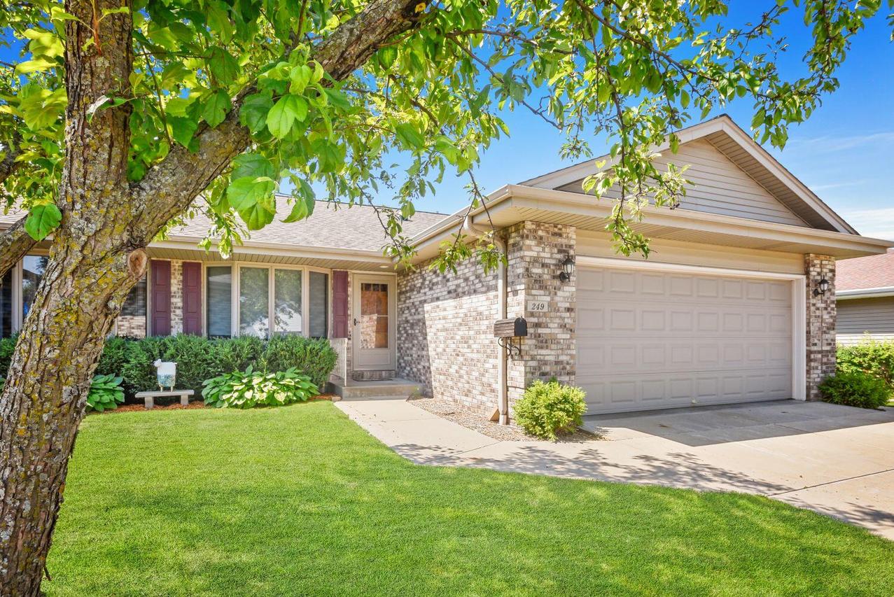 249 Whisper Ln #6B, Kewaskum, WI 53040