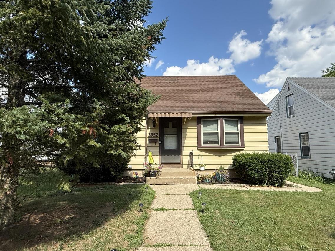 2922 N 89th St., Milwaukee, WI 53222