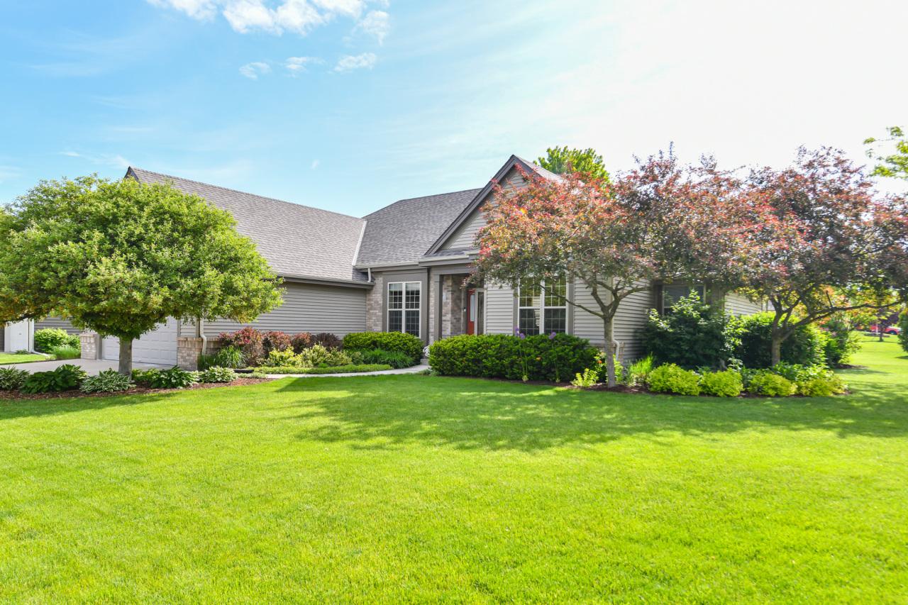 647 Hickory Hollow, Waterford, WI 53185