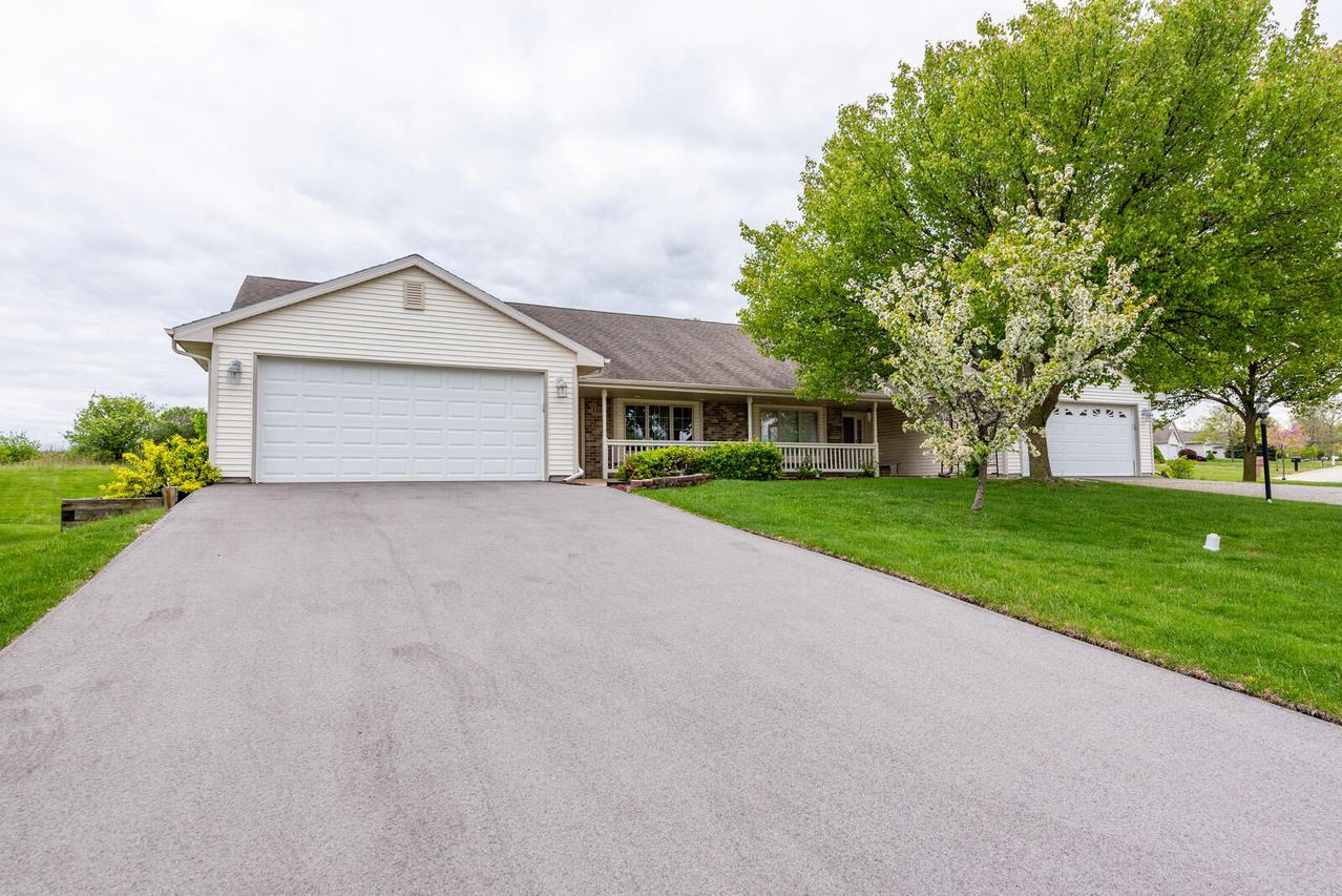 1105 W York St, Oak Creek, WI 53154