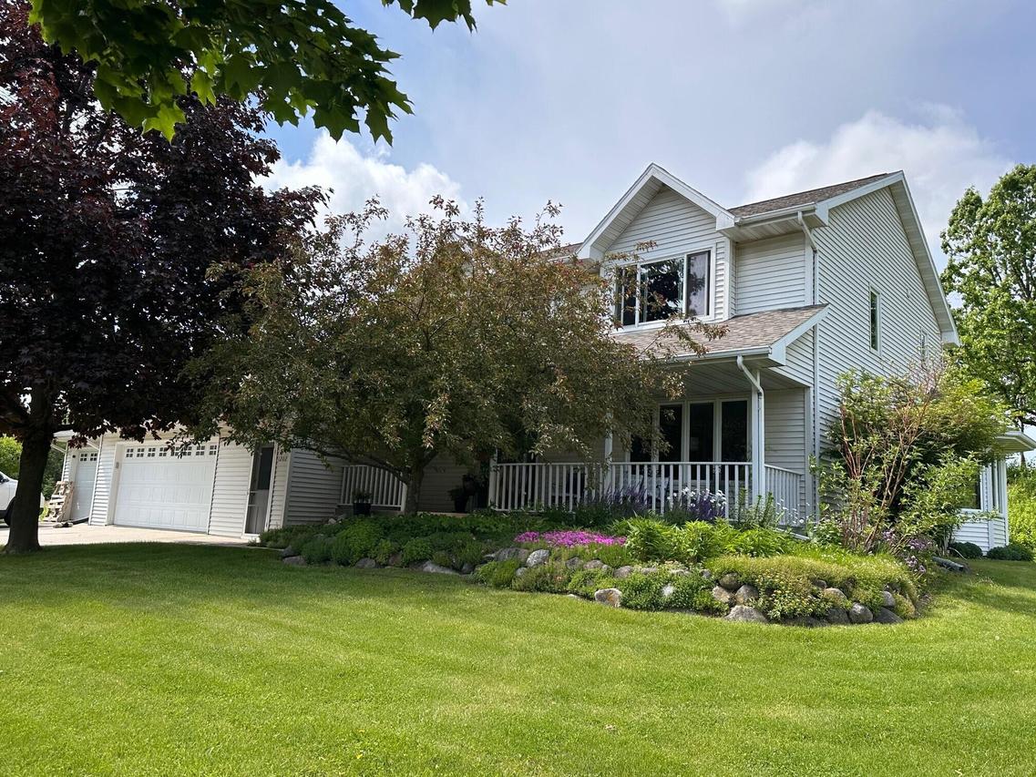 1202 E Clifford St, Plymouth, WI 53073