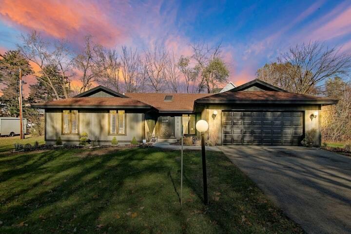 9499 402nd Ave, Randall, WI 53128