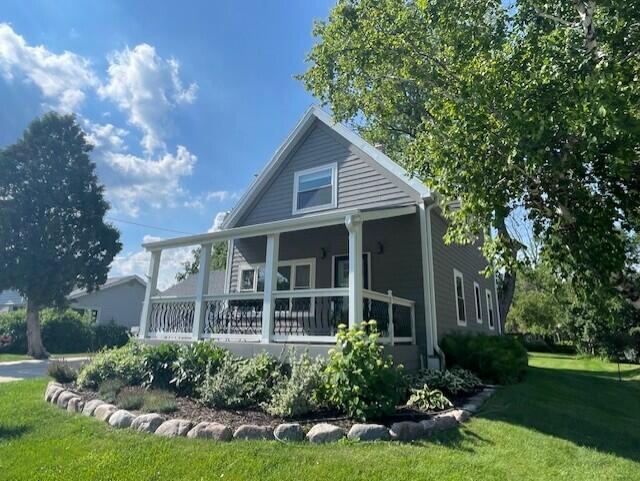 402 E Calumet Rd, Fox Point, WI 53217