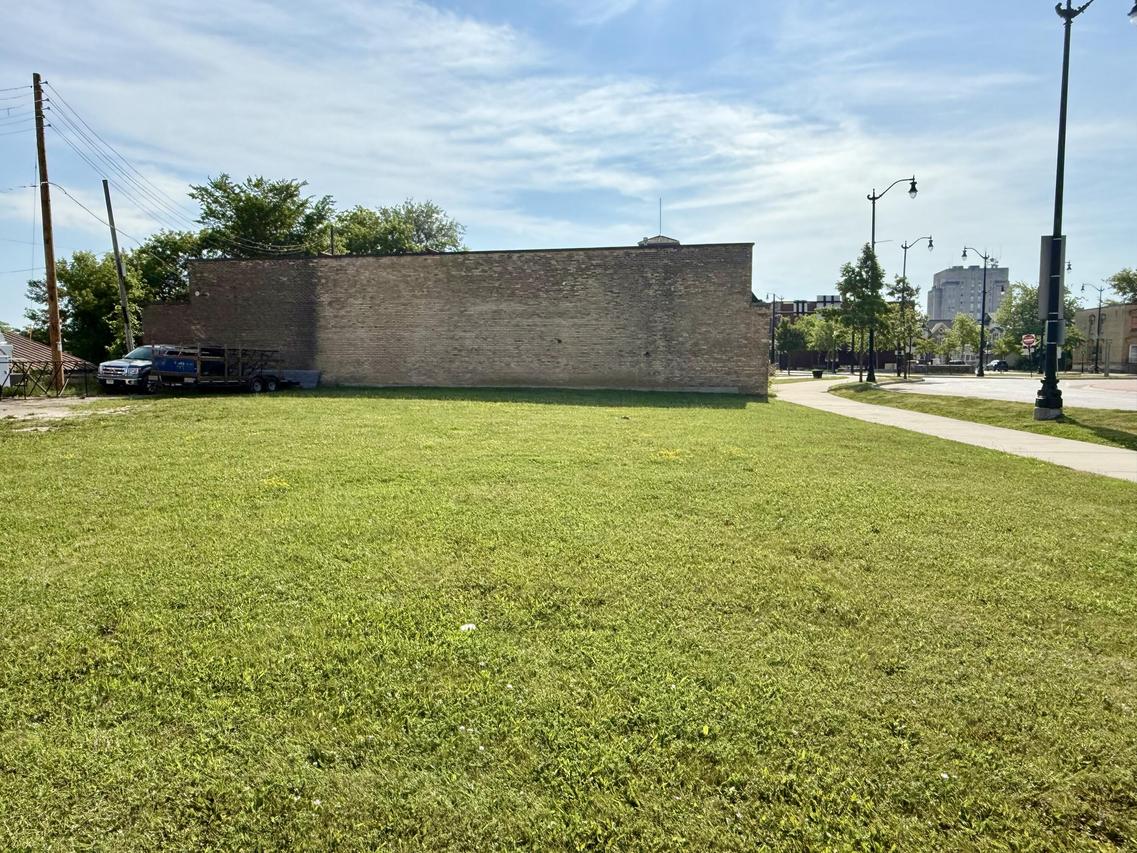 716 6th St, Racine, WI 53403