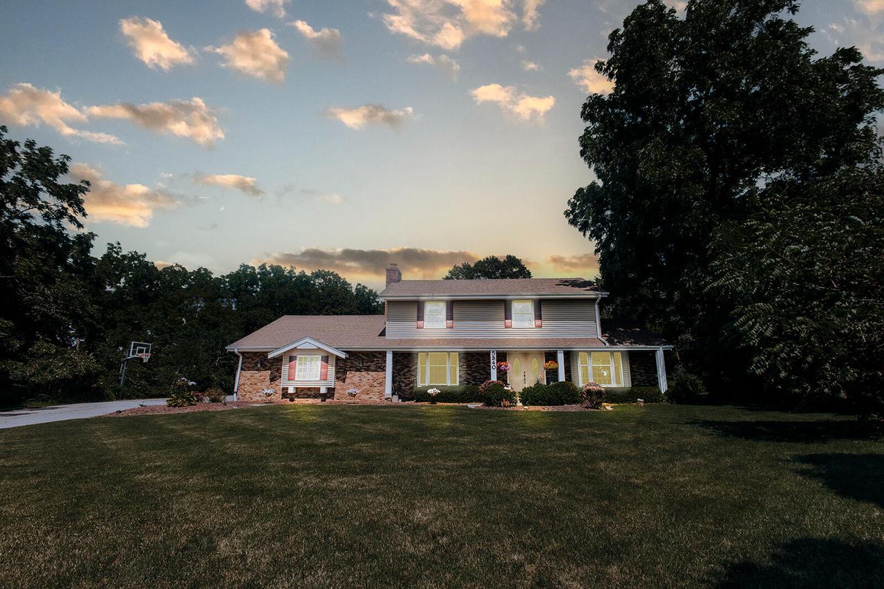 5540 S Oxford Dr, New Berlin, WI 53146