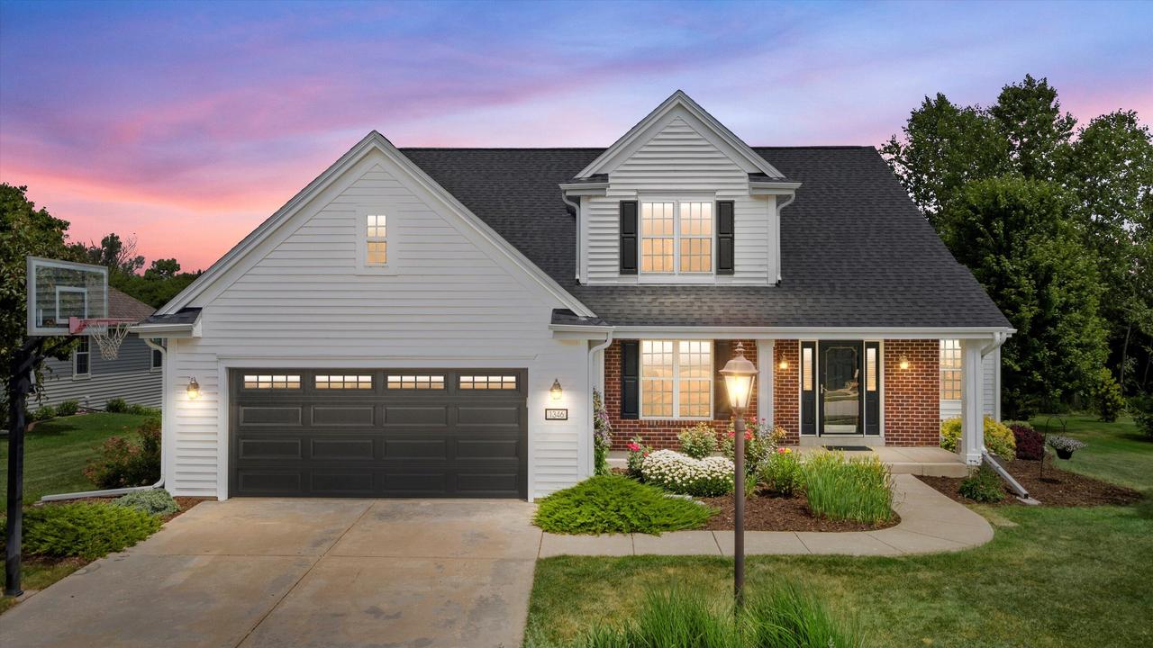1346 Goldfinch Way, Oconomowoc, WI 53066