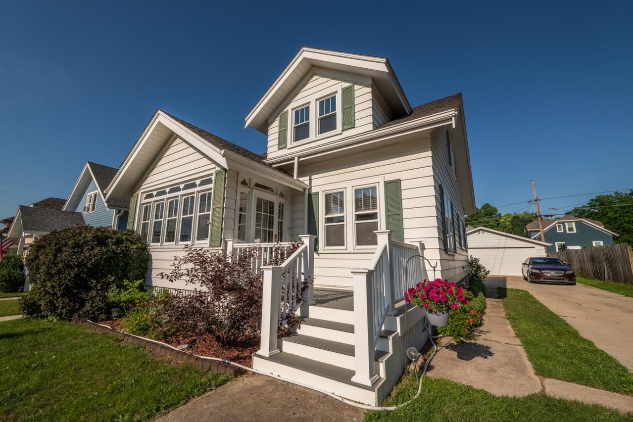 637 S 3rd Ave, West Bend, WI 53095